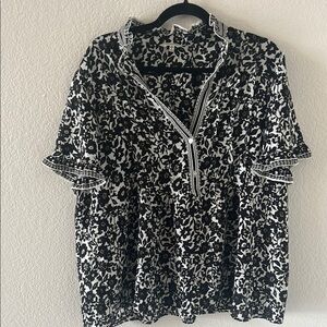 Max Studio Black and White Floral Short Sleeve Blouse